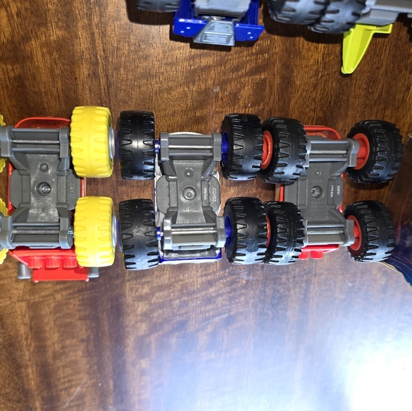 Blaze and The Monster Machine Die Cast Set of 7 Vehicles:1 NIB-Mammoth, 6-VGUC - Picture 14 of 16